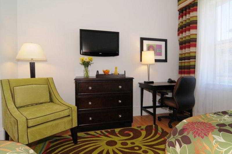 Hotel Gibbs Downtown Riverwalk 4*