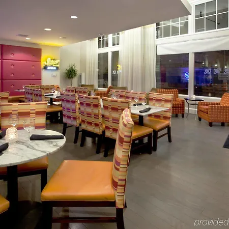 Hotel Gibbs Downtown Riverwalk 