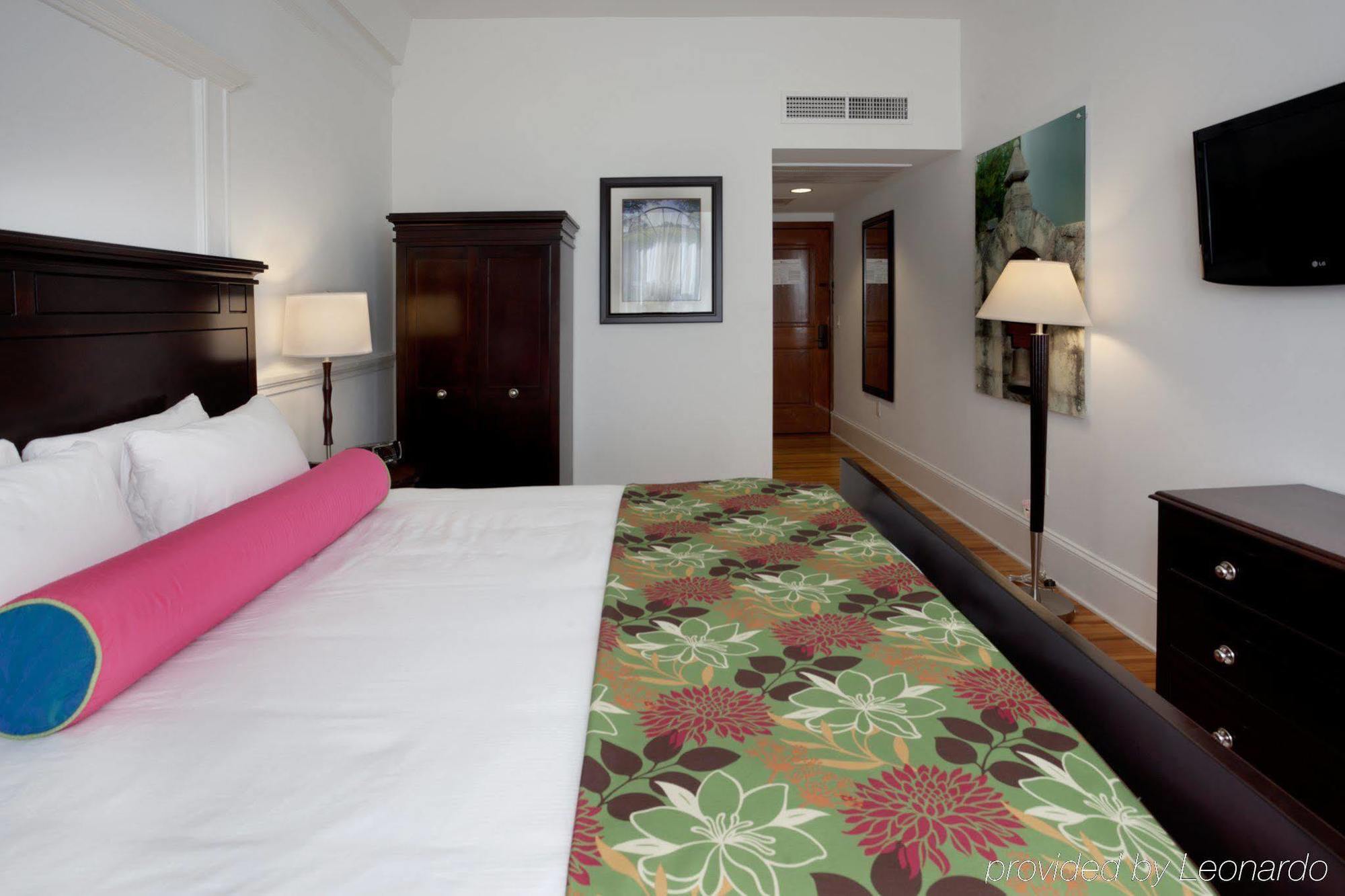 Hotel Gibbs Downtown Riverwalk